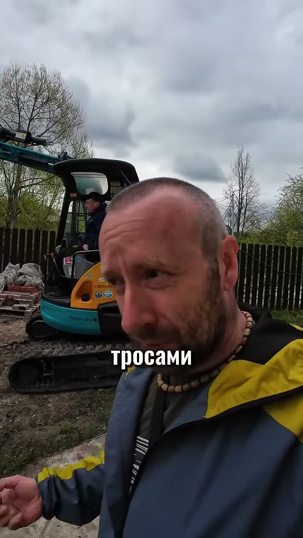 Укладка плиты первой в котлован